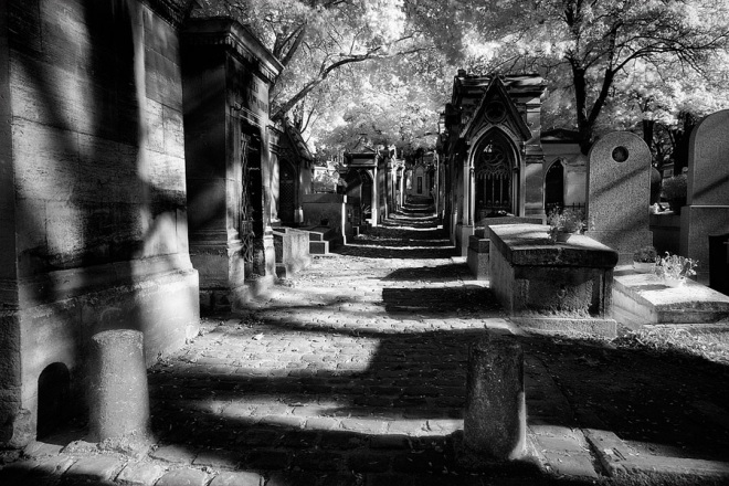 Père Lachaise Cemetery - f/8, 165 s , ISO 400